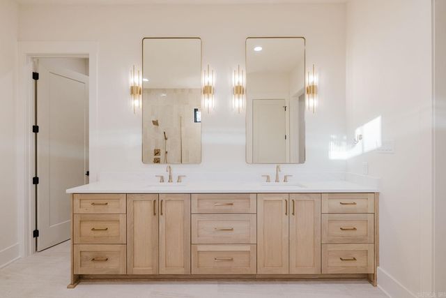 7048 Hannah Ln, Benton, AR 72019