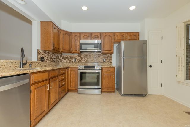 1415 Timberlake Road, Evansville, IN 47720