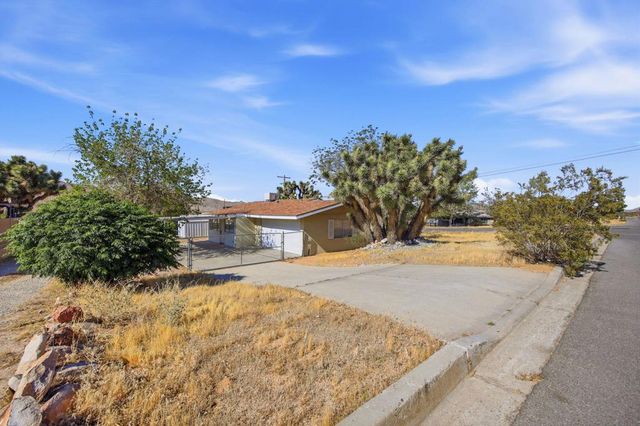 7798 Acoma Trail, Yucca Valley, CA 92284