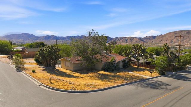 7798 Acoma Trail, Yucca Valley, CA 92284