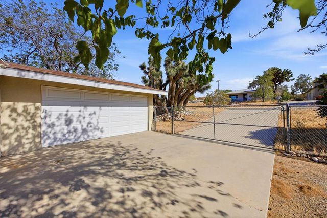 7798 Acoma Trail, Yucca Valley, CA 92284