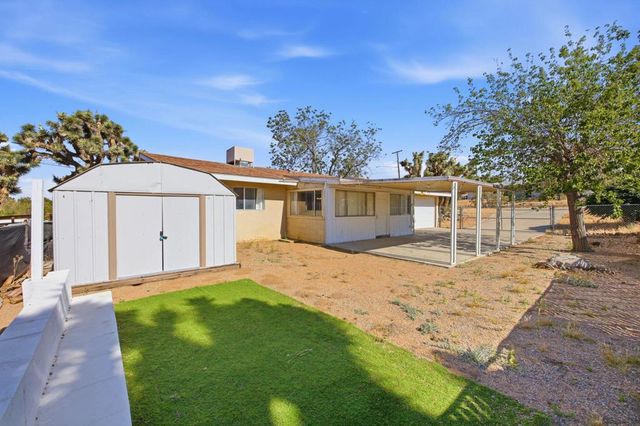 7798 Acoma Trail, Yucca Valley, CA 92284