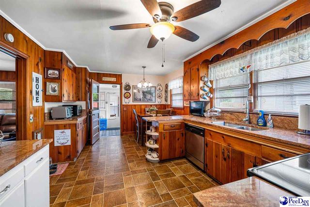 560 W Carolina Avenue, Hartsville, SC 29550