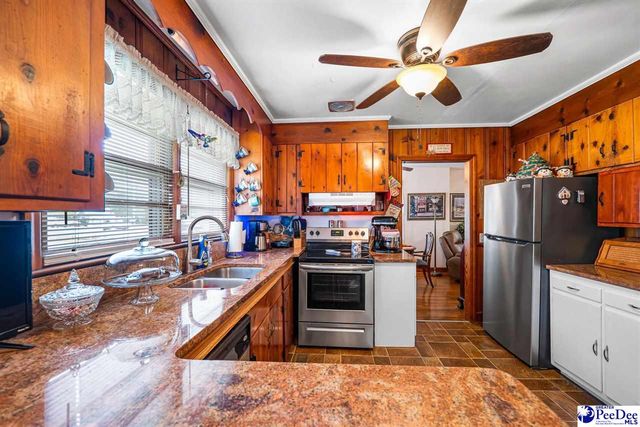 560 W Carolina Avenue, Hartsville, SC 29550