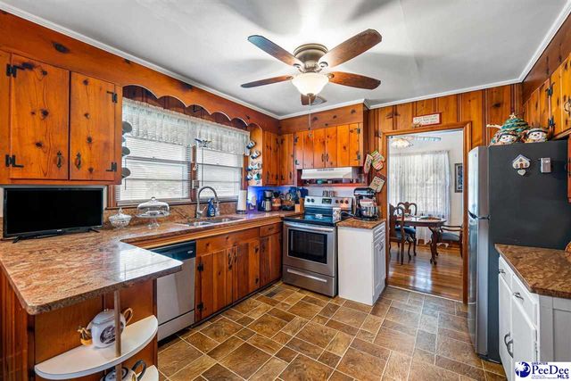 560 W Carolina Avenue, Hartsville, SC 29550