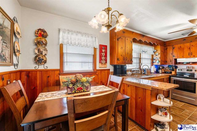 560 W Carolina Avenue, Hartsville, SC 29550