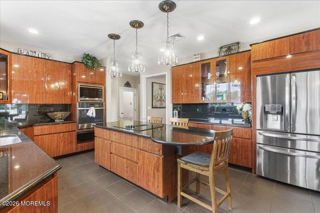 9 Landmark Lane, Marlboro, NJ 07746