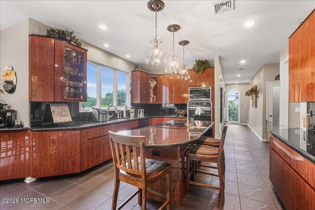 9 Landmark Lane, Marlboro, NJ 07746