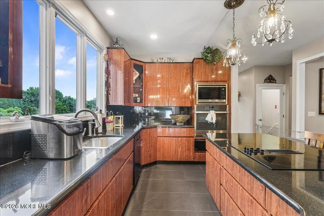 9 Landmark Lane, Marlboro, NJ 07746