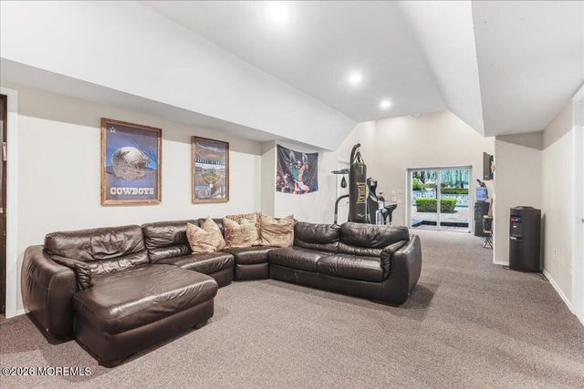 9 Landmark Lane, Marlboro, NJ 07746