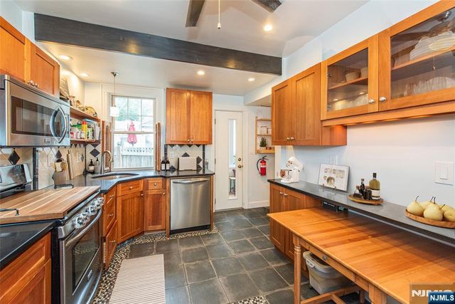 428 Mountain View Road, Englewood, NJ 07631