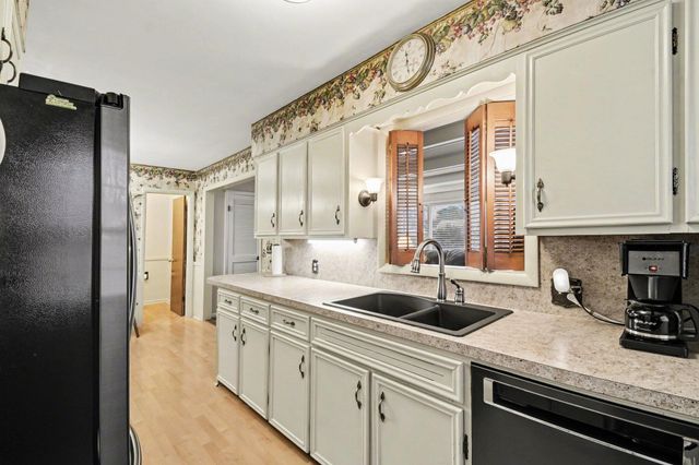 694 68th Street Sw, Byron Twp, MI 49315