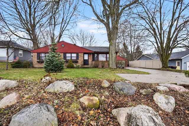 694 68th Street Sw, Byron Twp, MI 49315