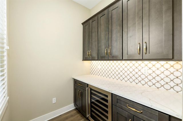 213 W GIDDENS AVENUE, Tampa, FL 33603