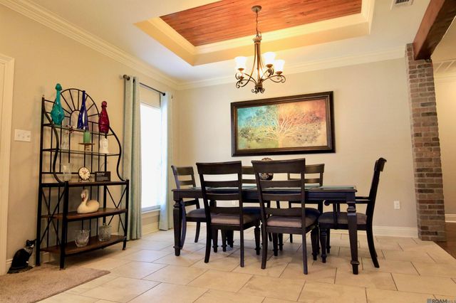 14482 Bon Dickey Dr, Baton Rouge, LA 70818