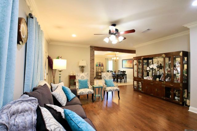 14482 Bon Dickey Dr, Baton Rouge, LA 70818