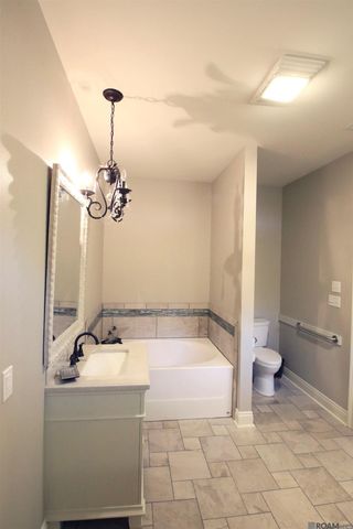 14482 Bon Dickey Dr, Baton Rouge, LA 70818