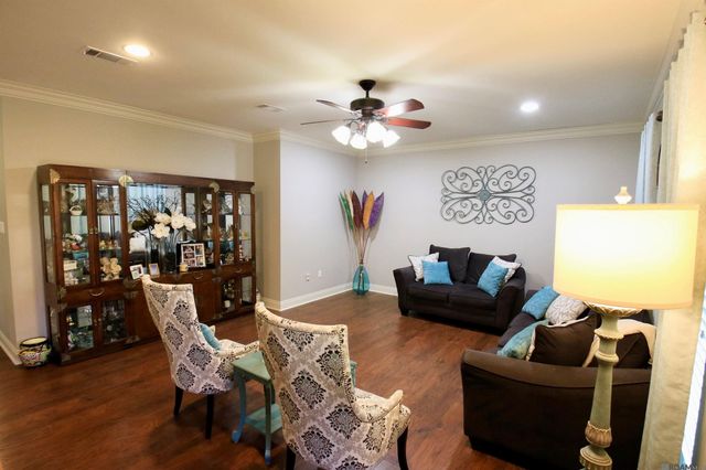 14482 Bon Dickey Dr, Baton Rouge, LA 70818