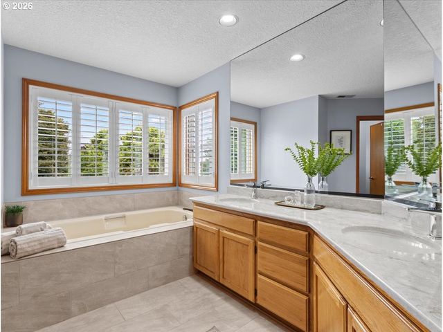 20515 Sw KAWANDA Ct, Tualatin, OR 97062
