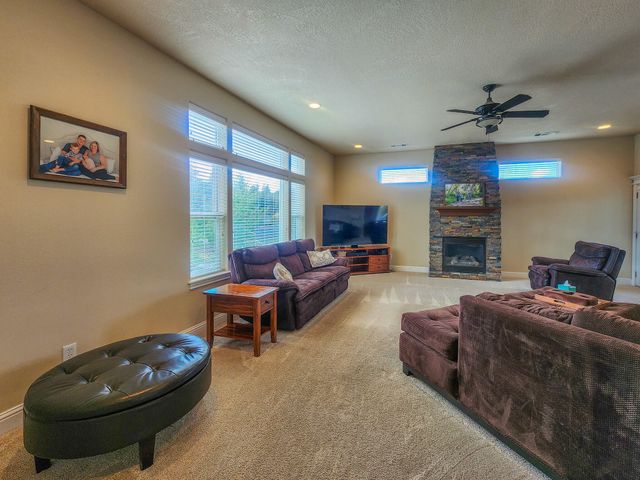 2568 SE Coriander Way, Grants Pass, OR 97527