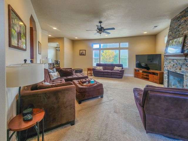 2568 SE Coriander Way, Grants Pass, OR 97527