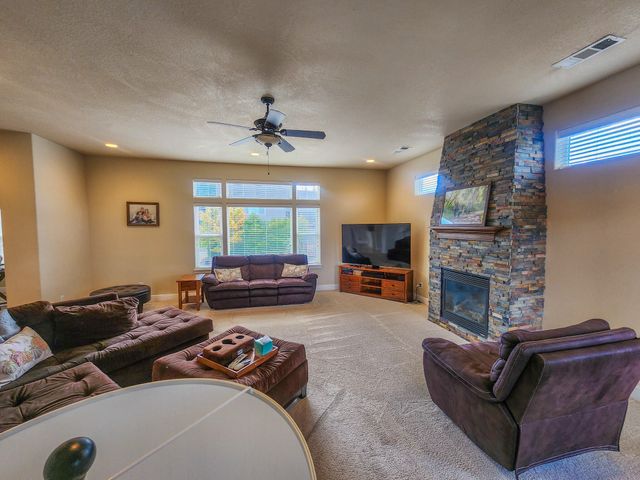 2568 SE Coriander Way, Grants Pass, OR 97527