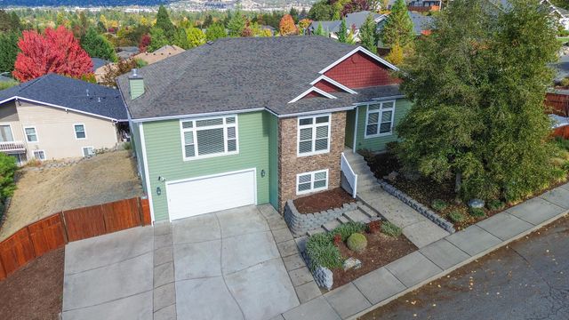 2568 SE Coriander Way, Grants Pass, OR 97527