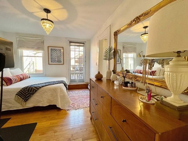 4 Derne St 3, Boston, MA 02114