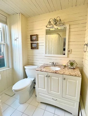 4 Derne St 3, Boston, MA 02114