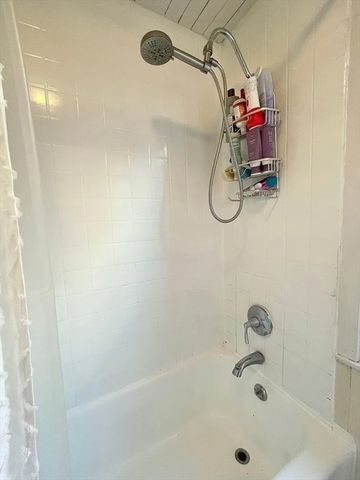 4 Derne St 3, Boston, MA 02114