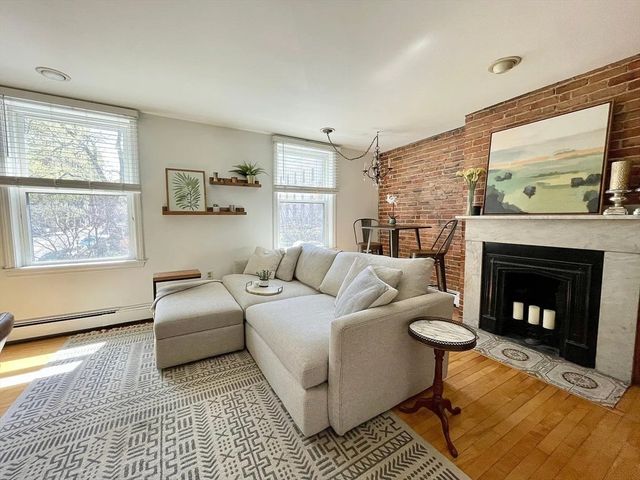 4 Derne St 3, Boston, MA 02114