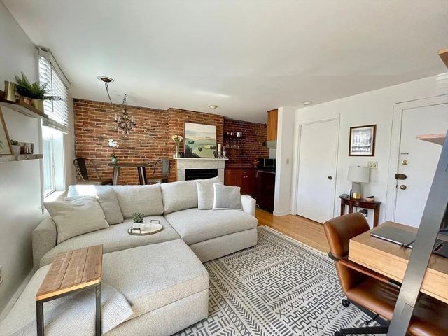4 Derne St 3, Boston, MA 02114