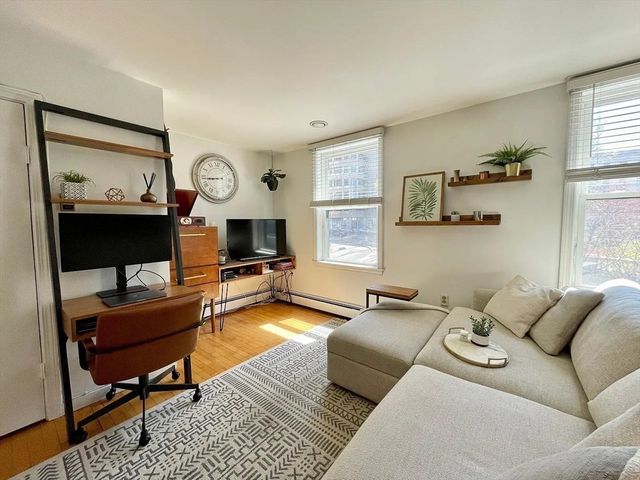 4 Derne St 3, Boston, MA 02114