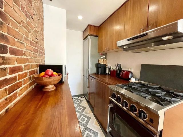 4 Derne St 3, Boston, MA 02114