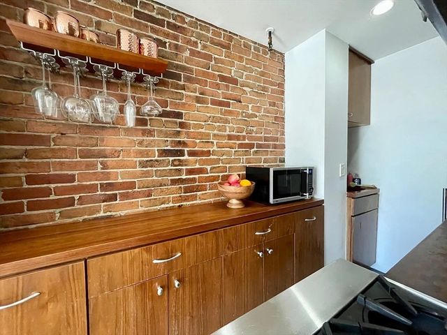 4 Derne St 3, Boston, MA 02114