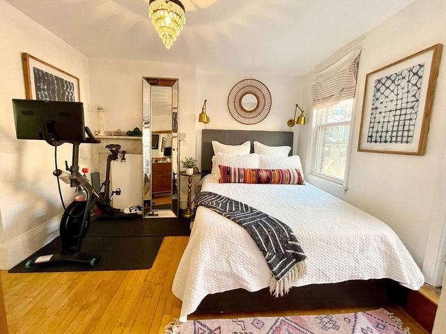 4 Derne St 3, Boston, MA 02114