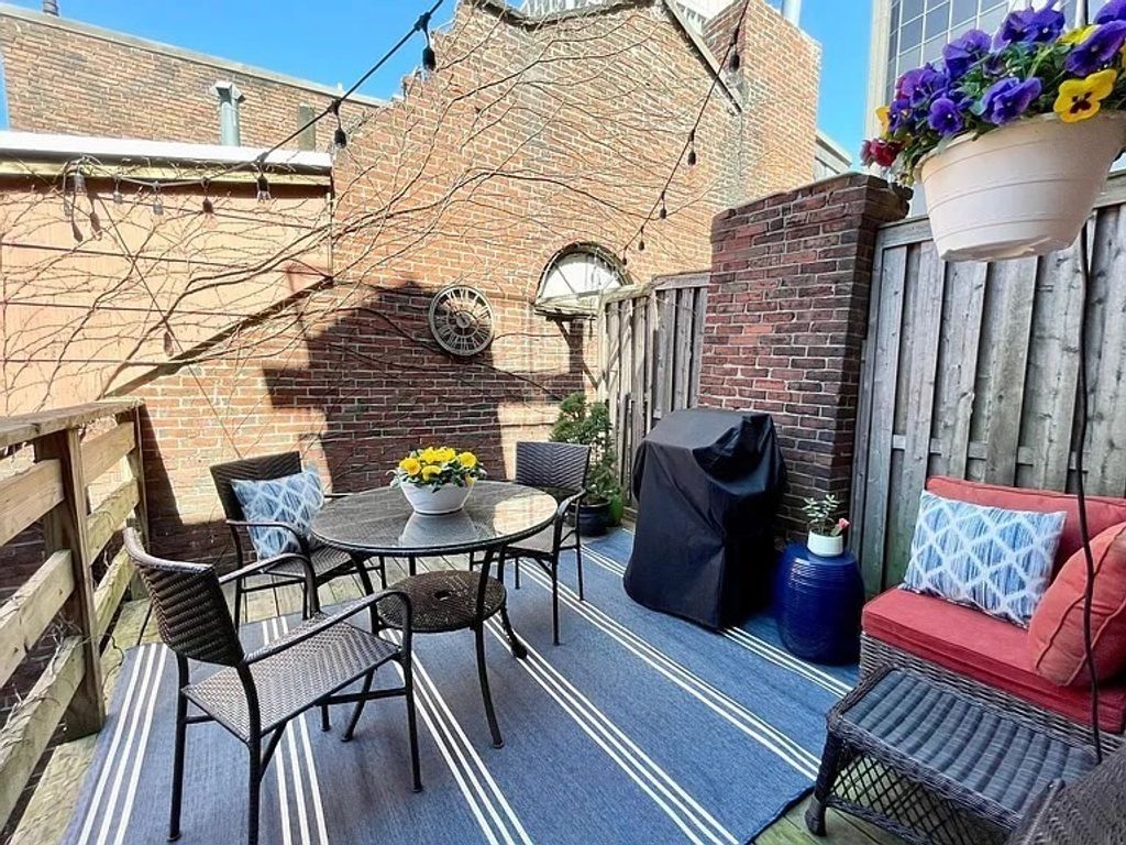 4 Derne St 3, Boston, MA 02114