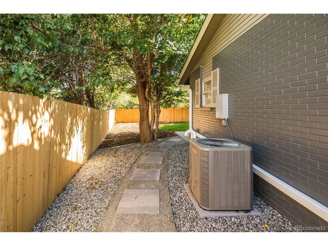 306 E Maplewood Ave, Littleton, CO 80121