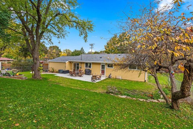 1011 E Wabash AVENUE, Waukesha, WI 53186