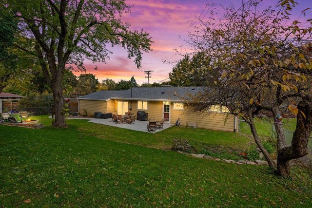 1011 E Wabash AVENUE, Waukesha, WI 53186