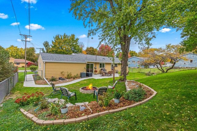 1011 E Wabash AVENUE, Waukesha, WI 53186