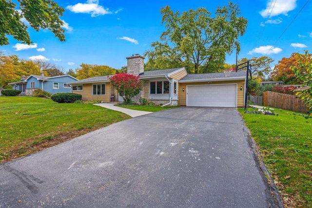 1011 E Wabash AVENUE, Waukesha, WI 53186