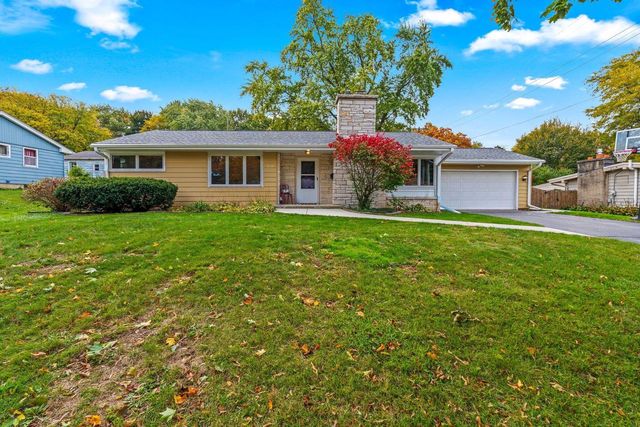 1011 E Wabash AVENUE, Waukesha, WI 53186