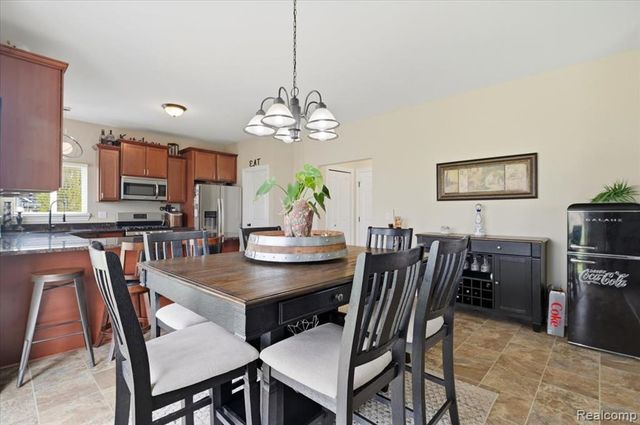 8131 Peninsula Circle, Grand Blanc, MI 48439