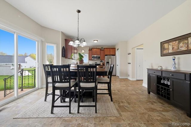 8131 Peninsula Circle, Grand Blanc, MI 48439