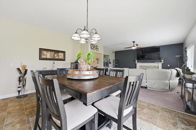 8131 Peninsula Circle, Grand Blanc, MI 48439