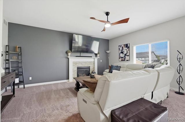 8131 Peninsula Circle, Grand Blanc, MI 48439
