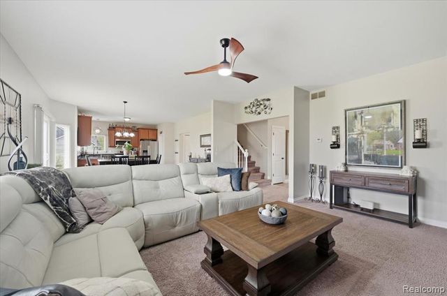 8131 Peninsula Circle, Grand Blanc, MI 48439