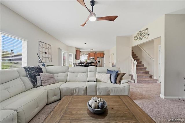 8131 Peninsula Circle, Grand Blanc, MI 48439