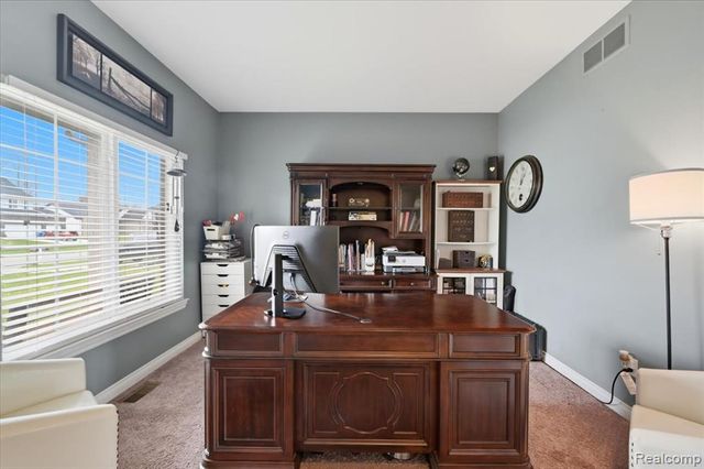 8131 Peninsula Circle, Grand Blanc, MI 48439